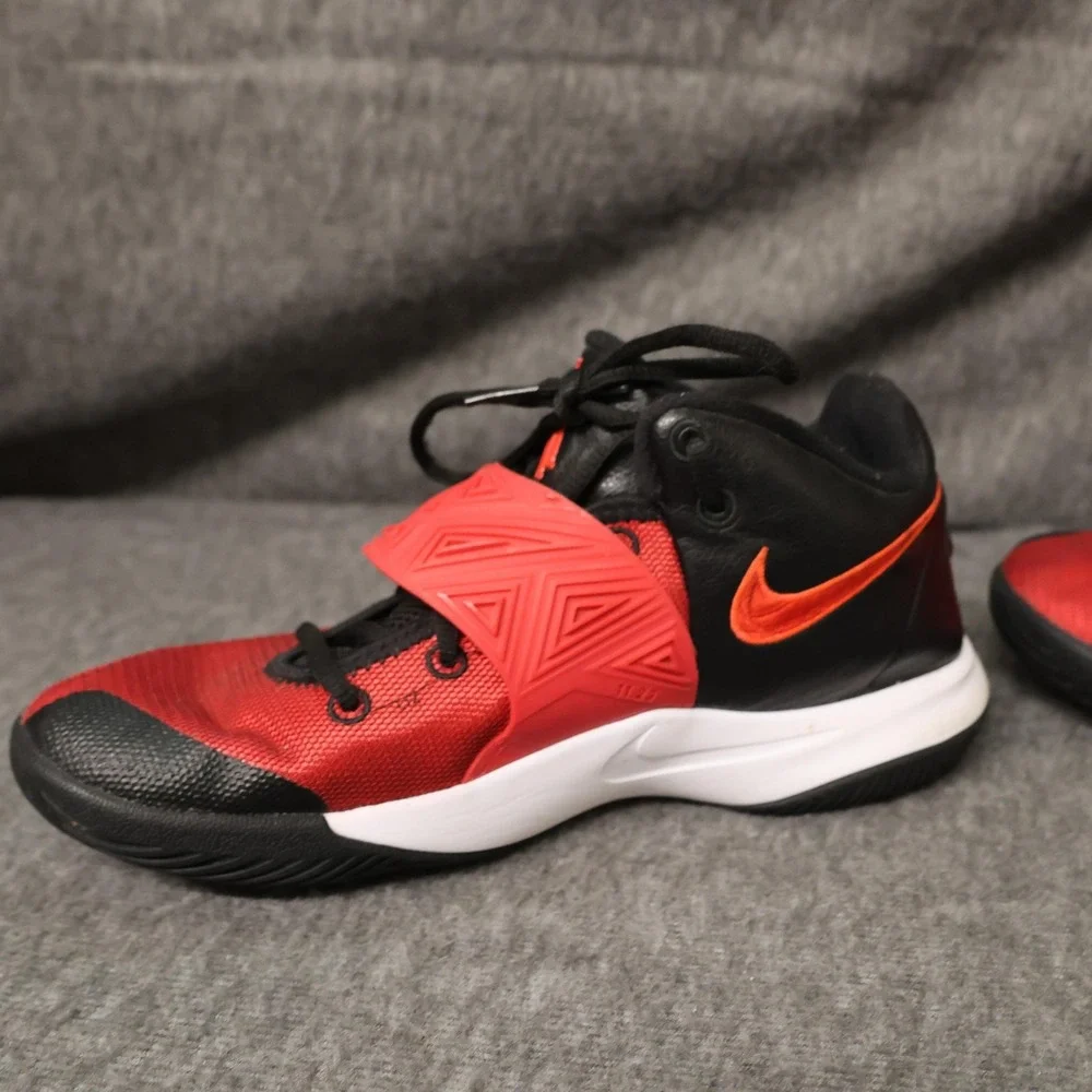 Nike Kyrie Flytrap 3‎ Shoes Mens Size 8.5 Red Black Basketball BQ3060-009
